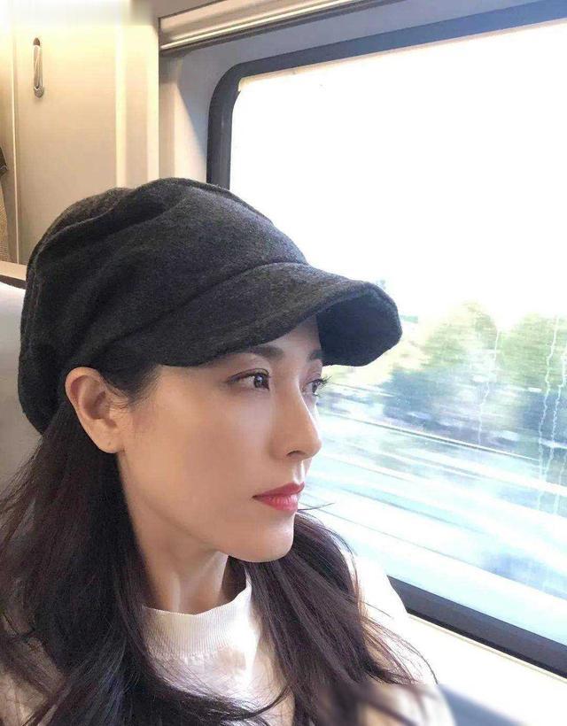 娱乐圈十大素颜美女榜单揭晓,李沁上榜,第一名美若天仙!
