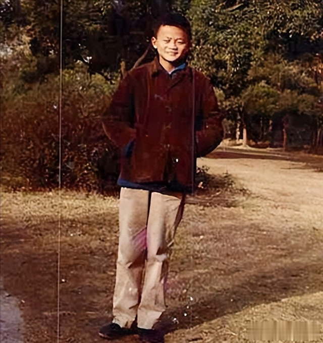 马云近况曝光,现身纽约未带保镖,身影落寞无人识现状让人唏嘘