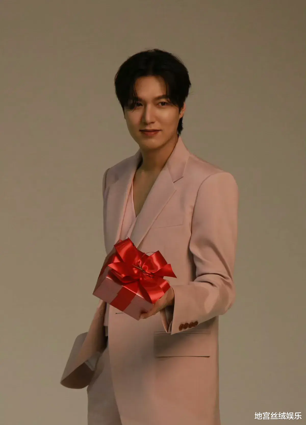 李敏镐肿成馒头,双下巴掉起来,仿佛一个大胖小子,完全认不出了