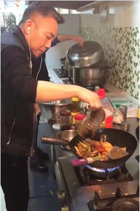 杨议：我是五星级宾馆大厨，郭德纲是大排档厨子，上不了台面