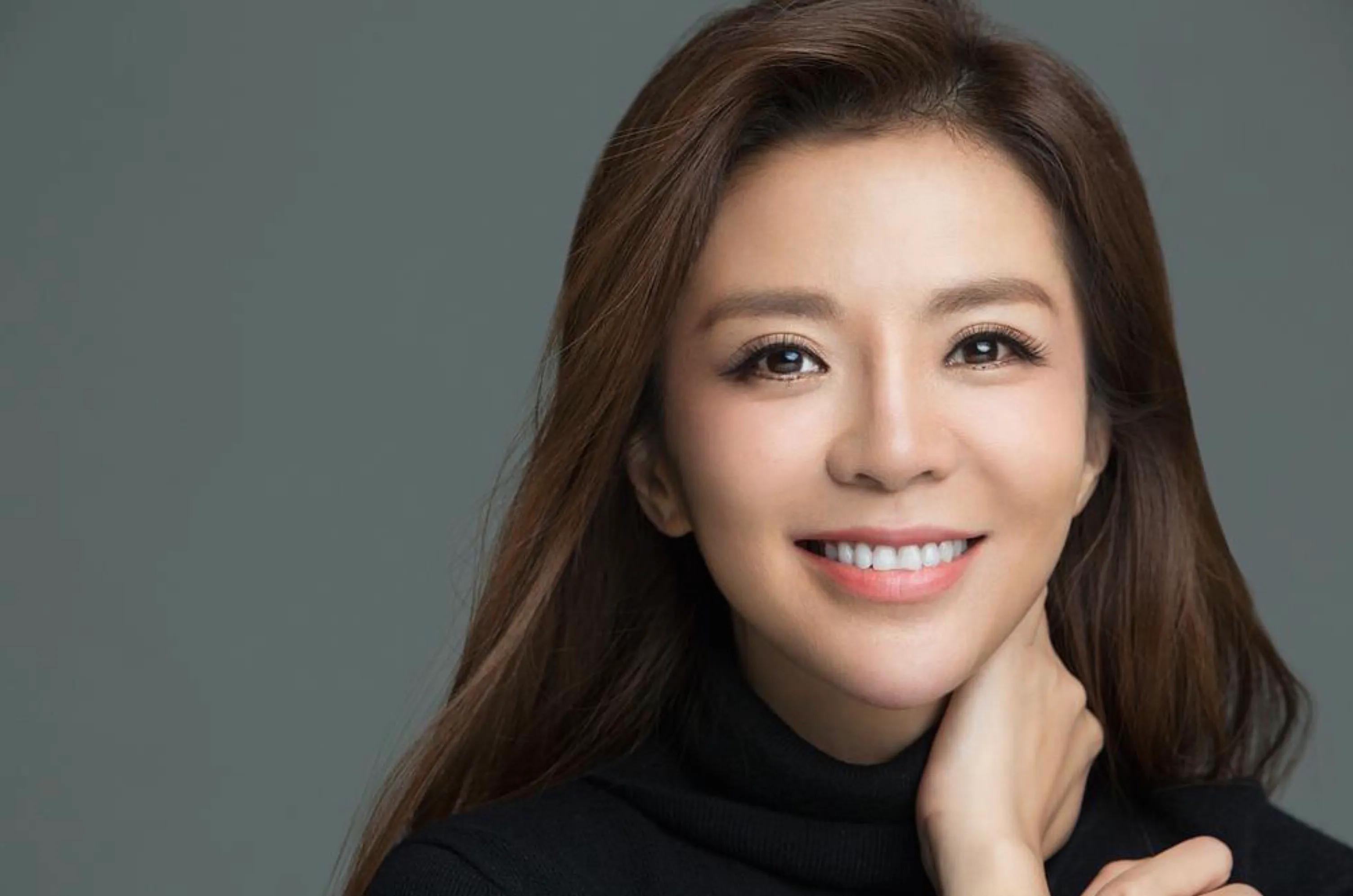 51岁央视主持朱迅:传出消息,观众悲恸万分