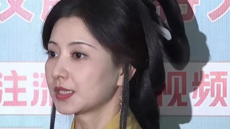 央视高清镜头下的女明星，整容脸和原生脸差别大，一眼就看出痕迹