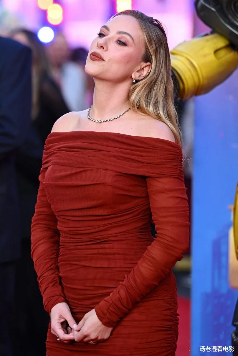 《变形金刚：起源》伦敦首映，斯嘉丽·约翰逊携手锤哥亮相首映礼