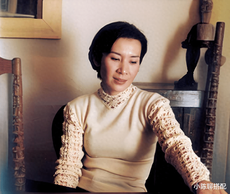 女人老了脸上有这4处“饱满”,会越老越耐看,看65岁肖雄就知道