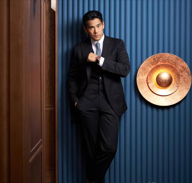 自律与放纵的结果，看谢霆锋、彭于晏、陈冠希的偶遇生图就知道了