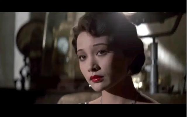 让春晚导演向全国道歉,入美国籍却回中国捞金,她到底什么来头?