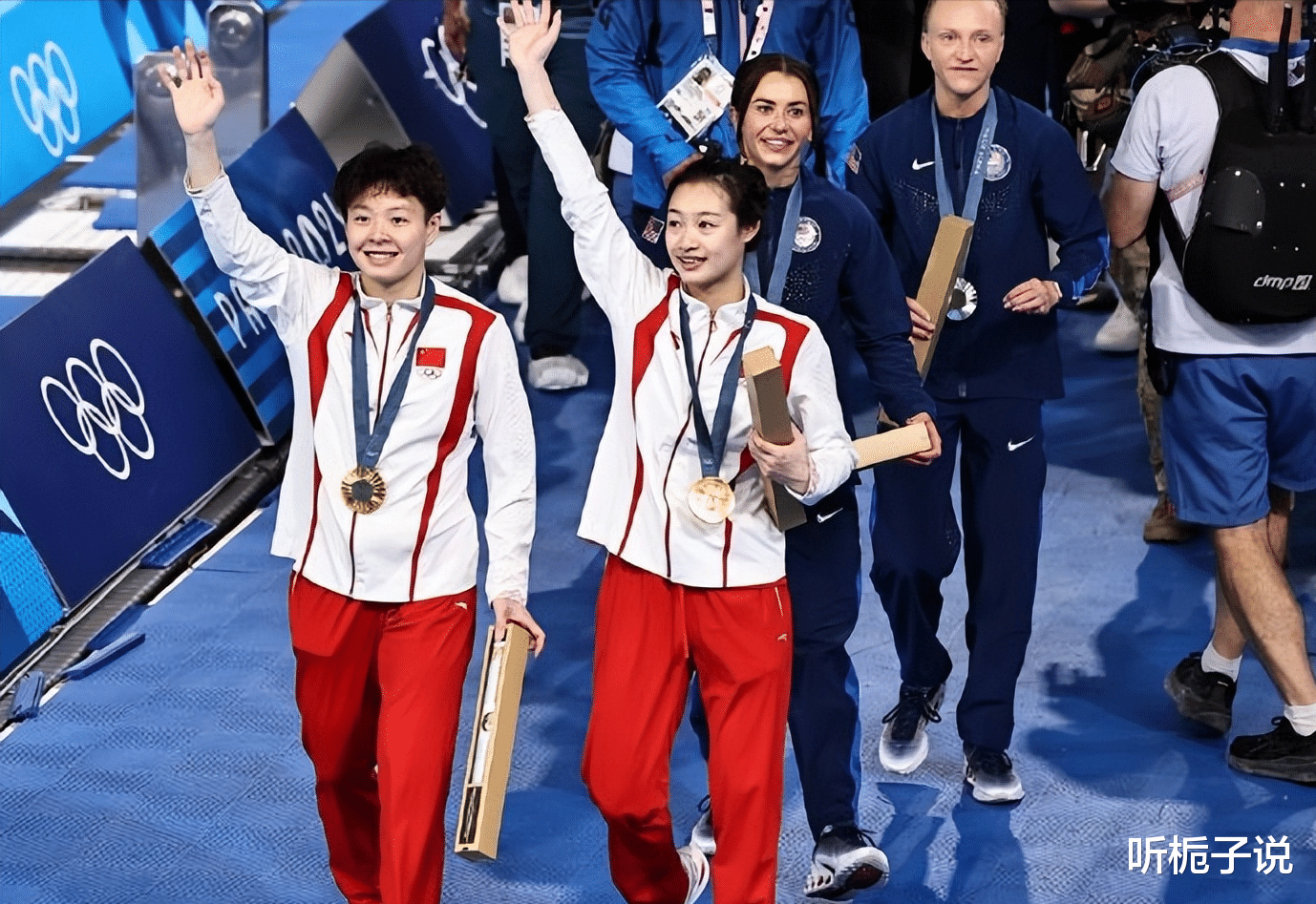 郭晶晶担任国际裁判！为跳水健儿加油打气，活出不一样的豪门贵妇