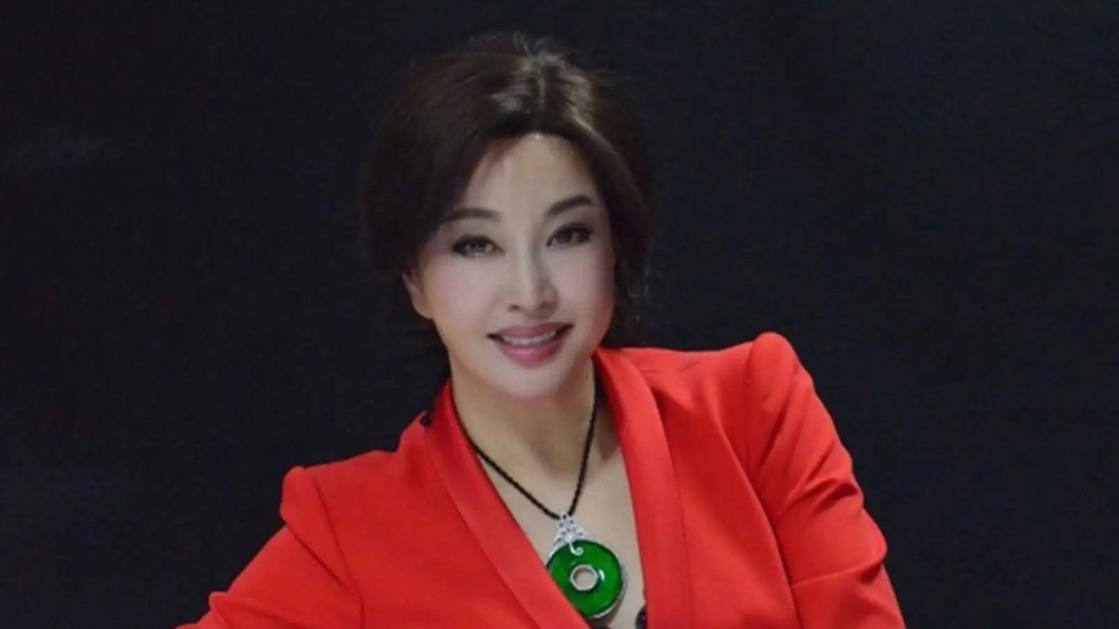 刘晓庆：一生有过7个男人，60岁再当新娘，如今被富豪丈夫宠成宝