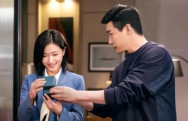 同样是演女警察，把万茜和马伊琍放一起看，差距一目了然！