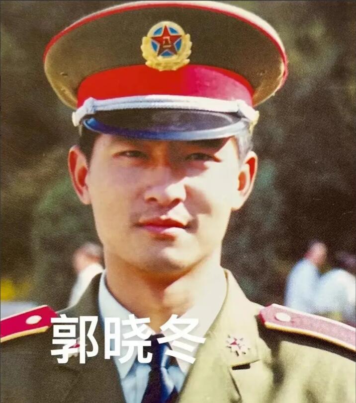 《小巷人家》4个“半老徐爹”，年轻时都是美男，颜值不输范丞丞