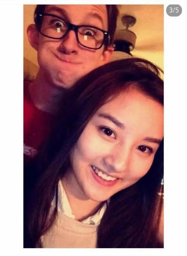 大瓜?白人男生发帖寻找宋祖儿!晒出好多亲密照,女方很主动拥抱