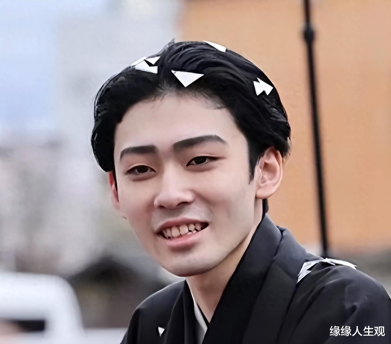 “歌舞伎王子”长残了:门牙略显稀松,眼神呆滞,19岁就萎靡不振