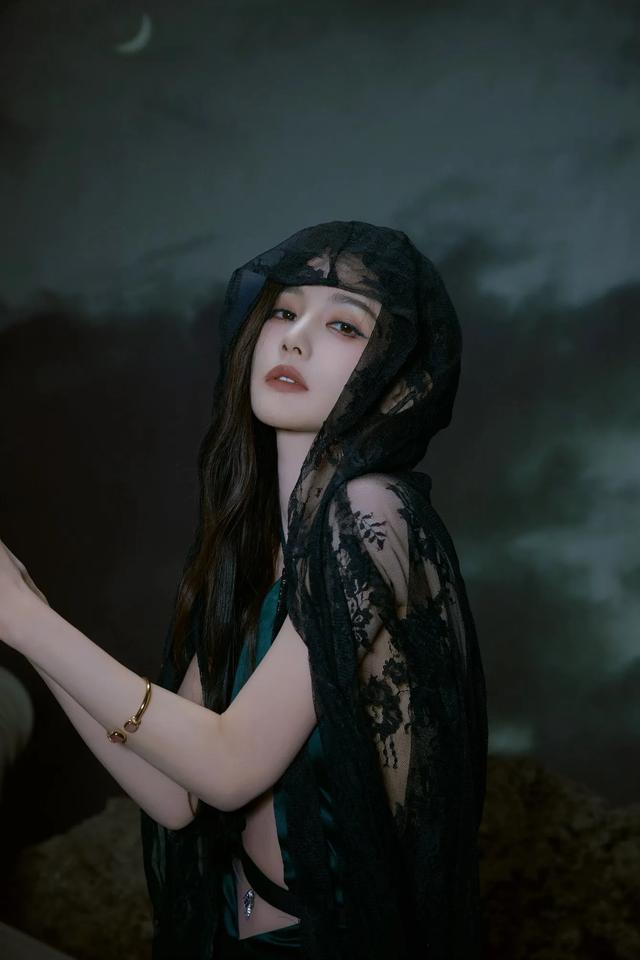 李一桐微博之夜性感图片