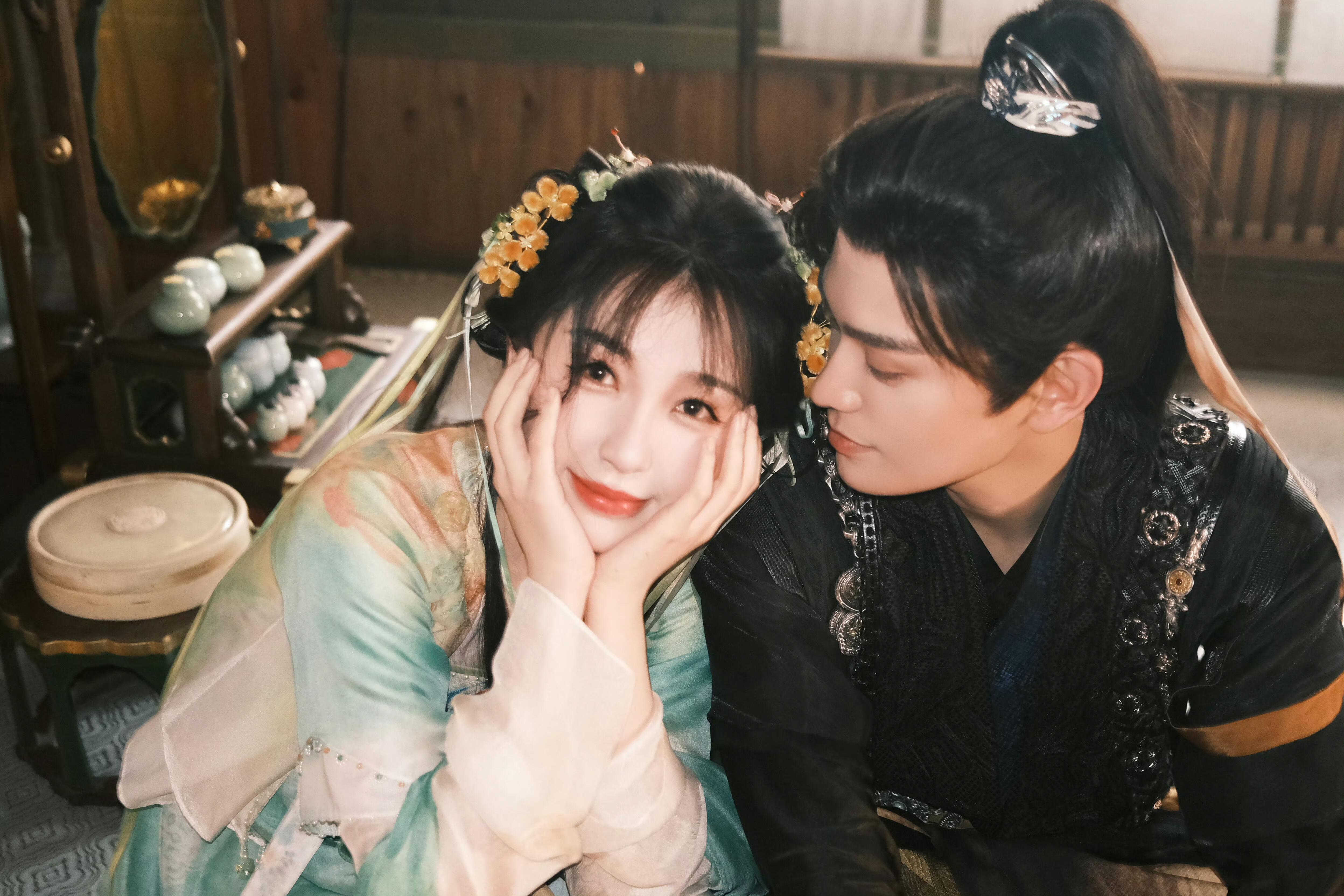 《永夜星河》狂揽36个热搜,徐海乔和他的镯子火出圈,这谁能想到