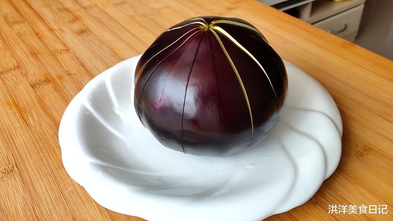 茄子浑身都是宝，教您最简单的吃法，不炒不炖也不炸，太香了！