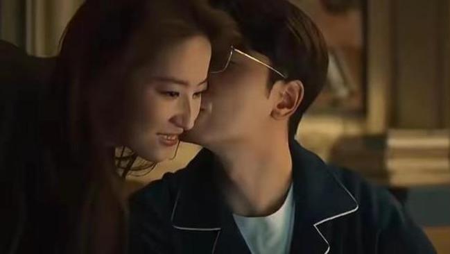 同样是扮嫩演学生妹，为啥36岁的刘亦菲没被喷？