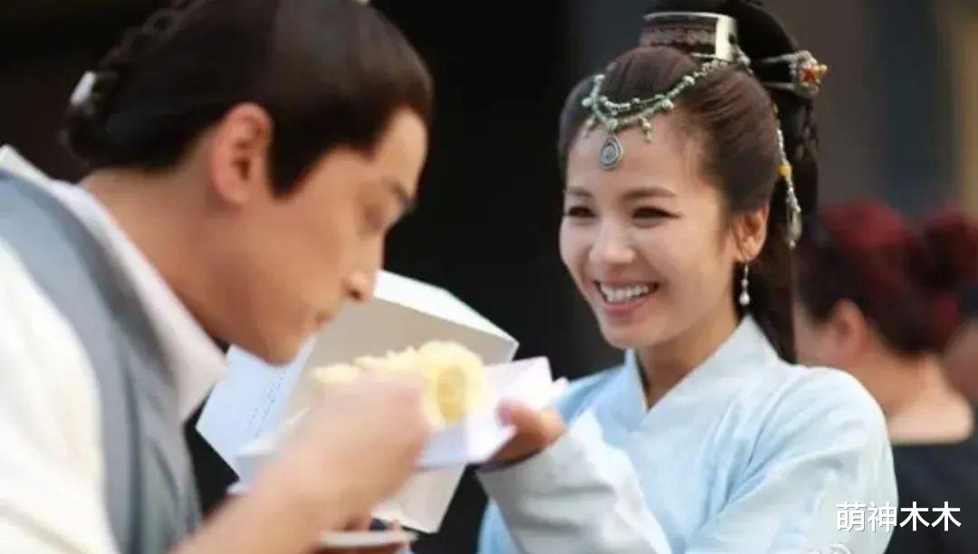 明星剧组待遇成“皇帝”,单独房车伙食丰富,对比多年前令人唏嘘