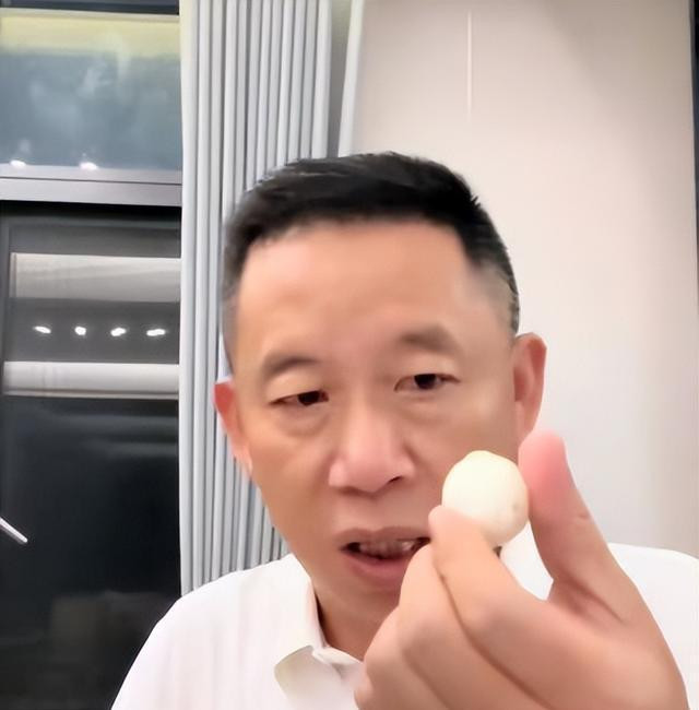 孙海洋发文悼念81岁父亲，孙卓姐弟哭成泪人，遗愿曝光令人泪目