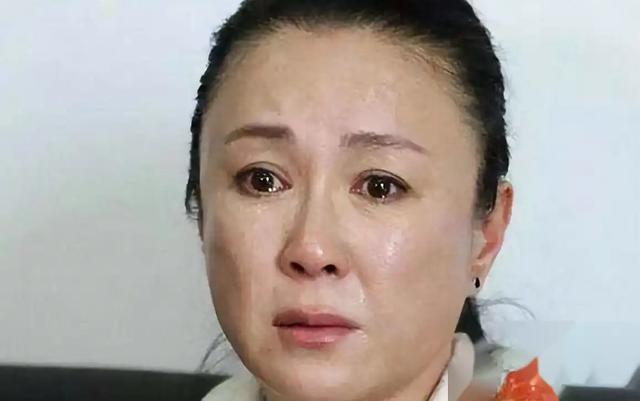 “最美妲己”傅艺伟,52岁入狱,59岁白发送黑发人,独子因病去世