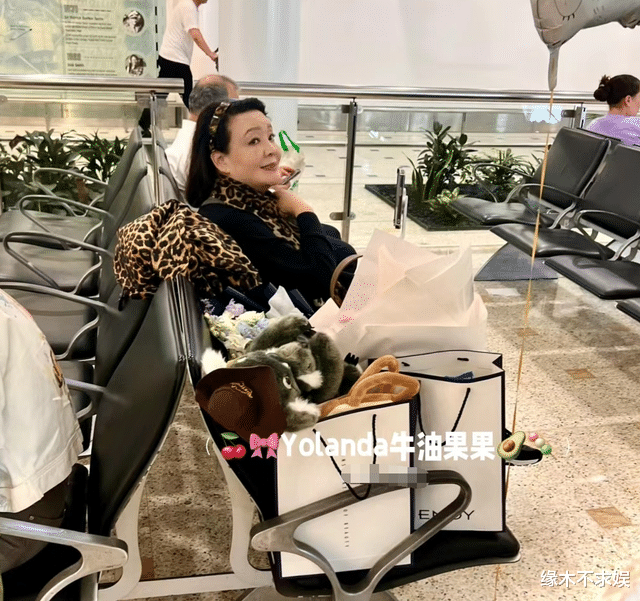 张兰出差坐公务舱，送儿媳香水又说没钱办婚礼，到底几分真心？