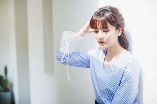 41岁的广东肇庆美女冼色丽,在娱乐圈辗转23年,现如今已销声匿迹