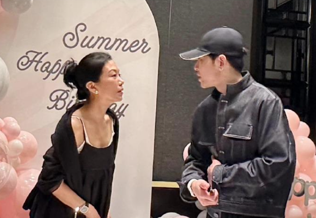 萧敬腾为老婆庆祝51岁生日、各大商场投屏高调示爱，林有慧嫁对了