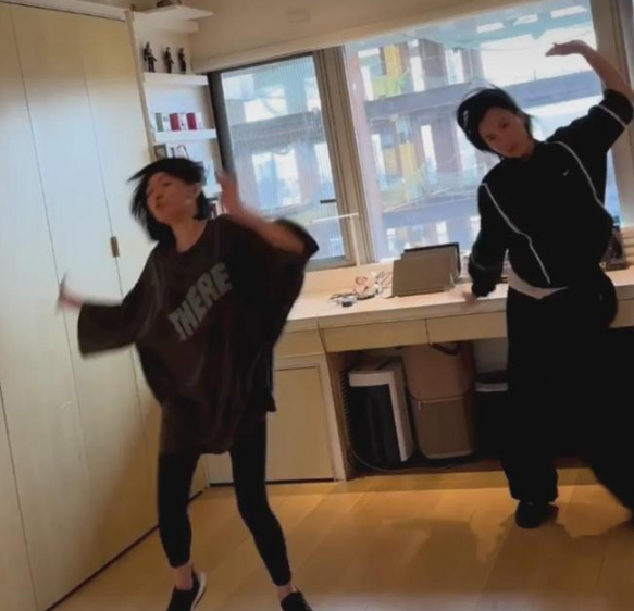 小S又和舞蹈老师跳舞了!浑身发红情绪亢奋,抱怨老公不碰自己