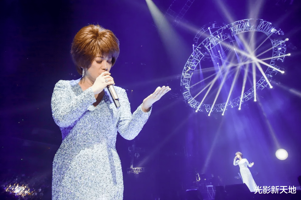 蔡琴演唱会翻车:迟到40分钟聊天1小时,讽刺歌迷穷还不让拍照