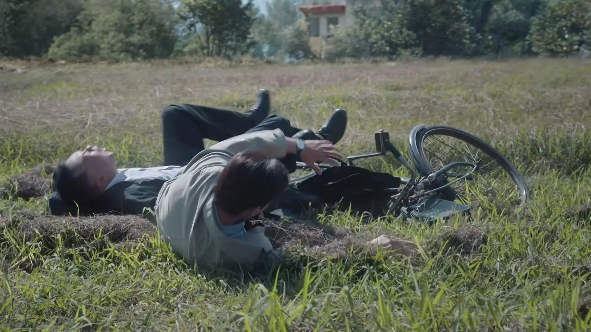 央1《山花烂漫时》开播,说真的,这才是普通观众梦寐以求的国民好剧!