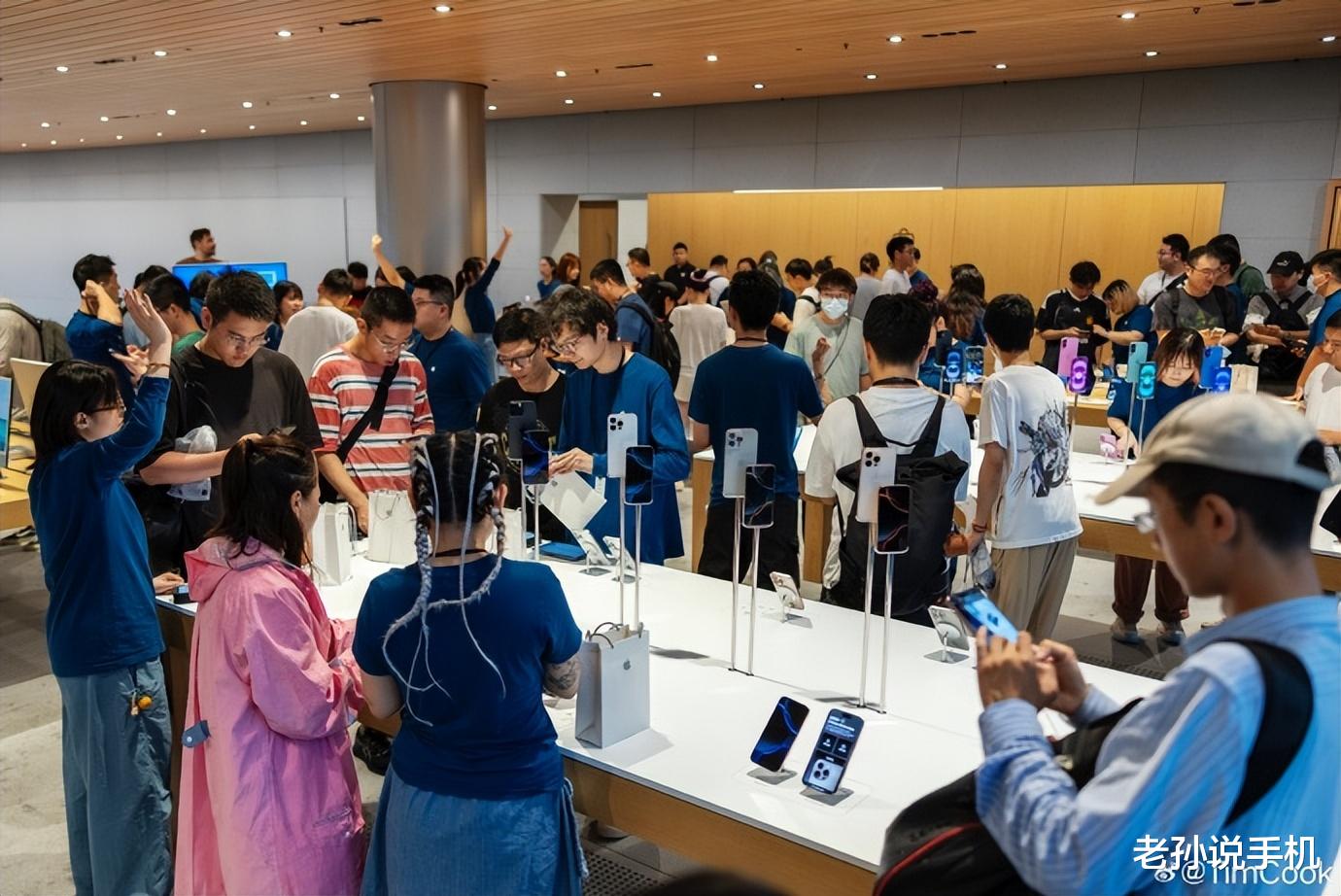 iPhone16系列没人买，Bug不断，库克：没关系，中国人喜欢