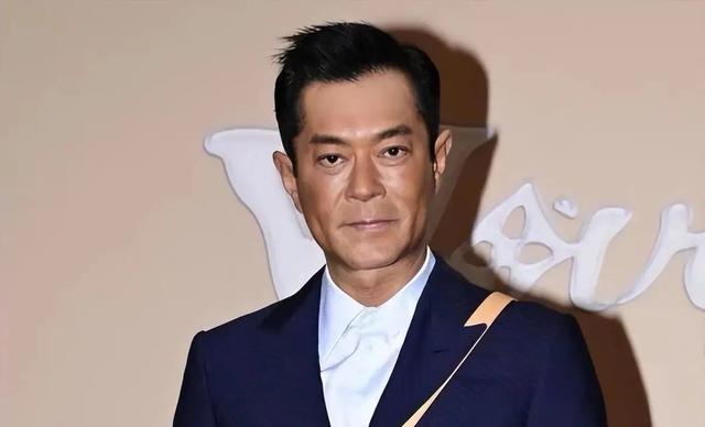 \宁可变成怪物\也要永葆青春，这6位明星早已整的\面目全非\