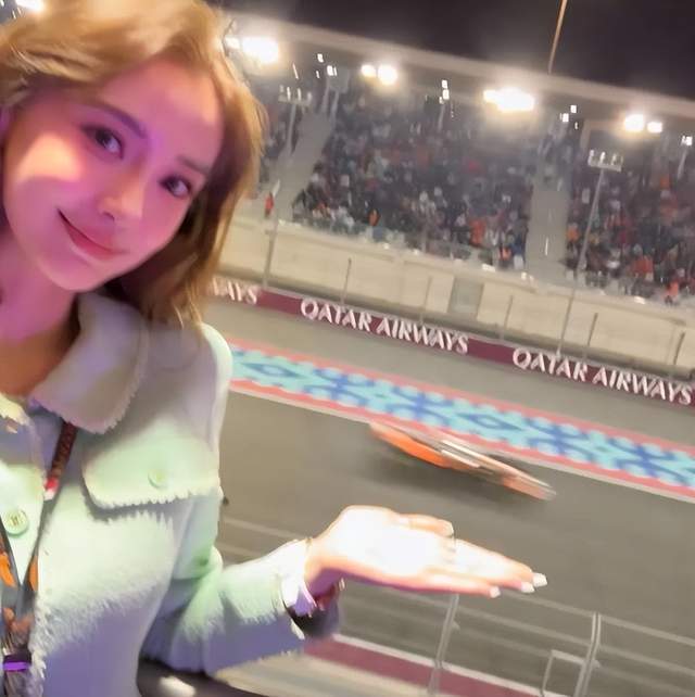 黄晓明发文悼念姥姥，叶柯身份显示是前女友，与黄晓明疑似分手