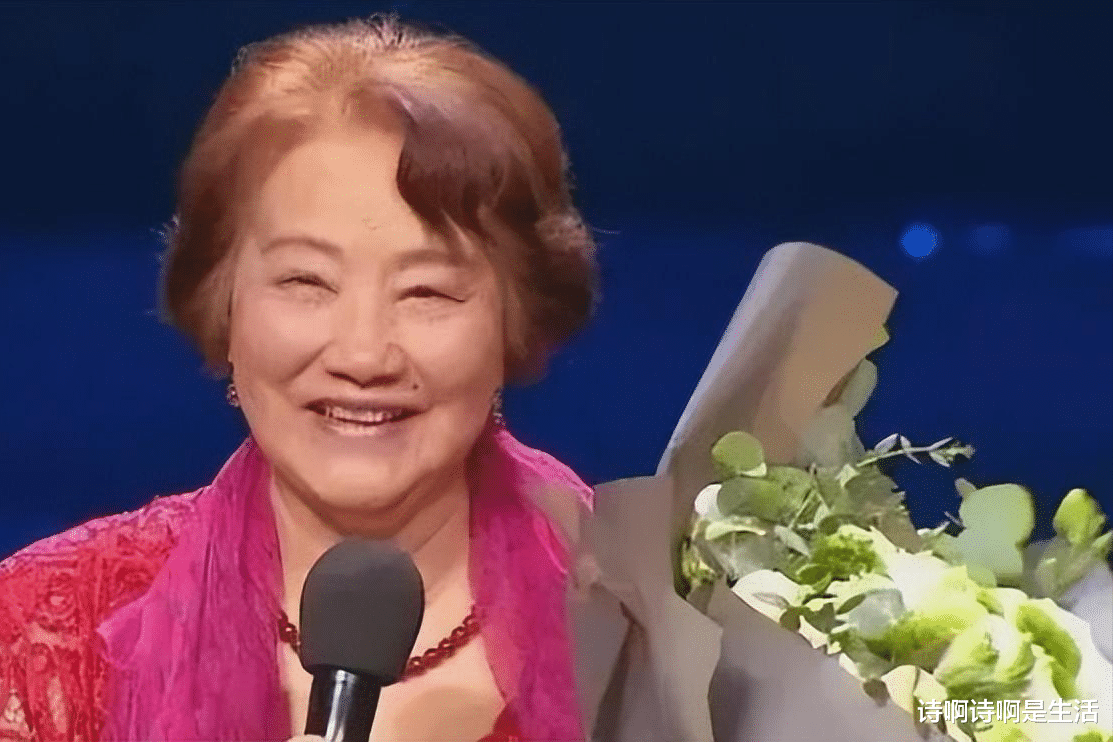 定居美国10余年，78岁却回国“捞金”，她凭啥被称“人民艺术家”