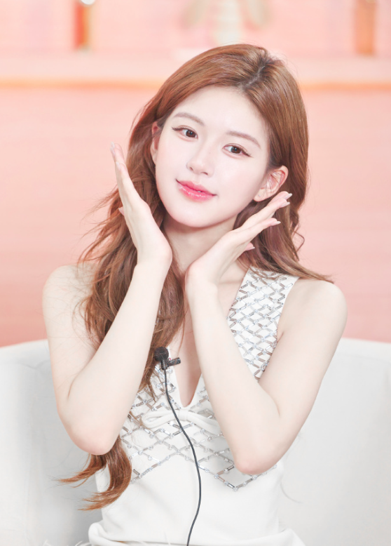 赵露思深夜遭老板辱骂殴打后续！忍气吞声5年，背后真相令人破防