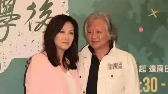 当年，陈慧珊为了抱紧梁锦松的大腿，不惜与相伴13年的丈夫离婚