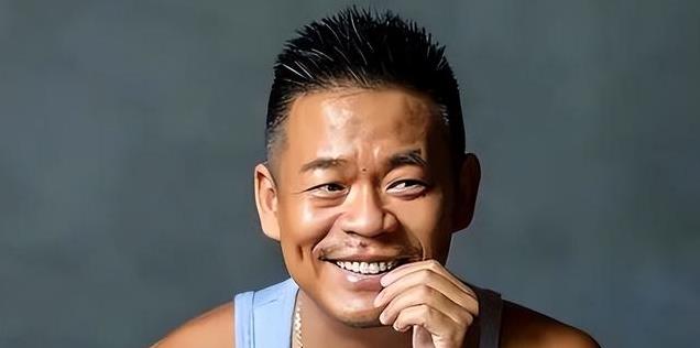 得罪杨坤20年不敢说话?如今再看,杨坤凉了,26岁登春晚的他火了