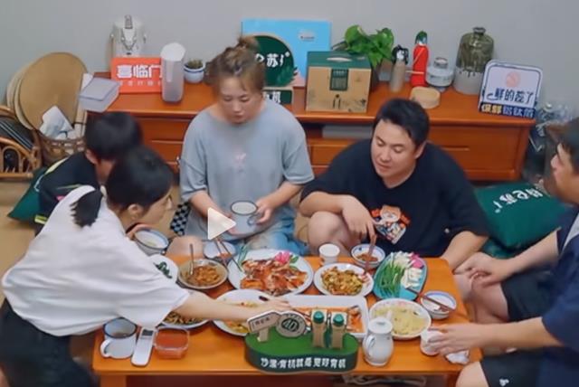 闹大了！陈赫直播回应“黄磊厨艺”引热议，网友评论区炸锅了！