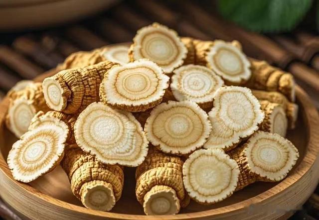 夏天最适合吃的一味中药,补虚止汗、益气生津,泡水喝就行