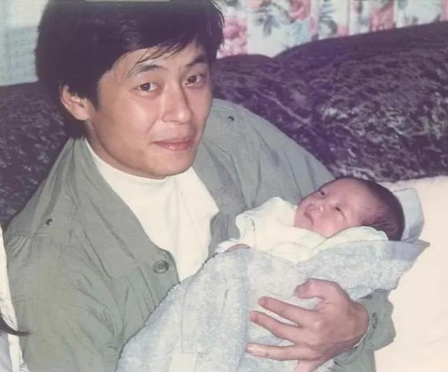 谢霆锋终于不再背锅,王杰“毒哑之谜”被曝光,换作谁都无法承受