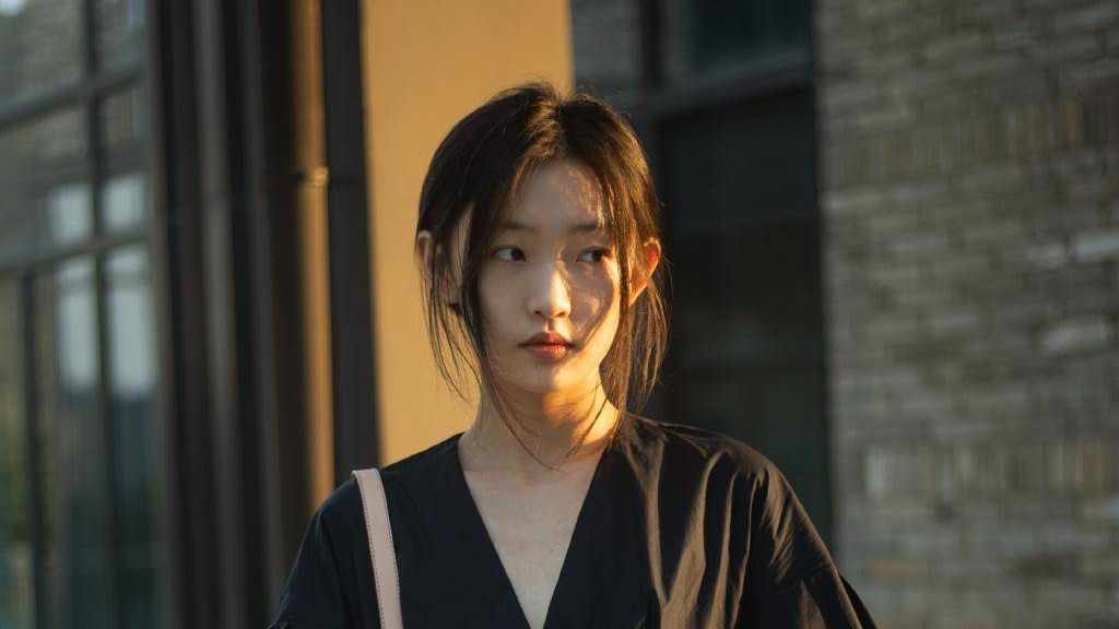 马伊琍宠着、黄渤护着，长得不漂亮却让大咖轮流作配，她啥来头？