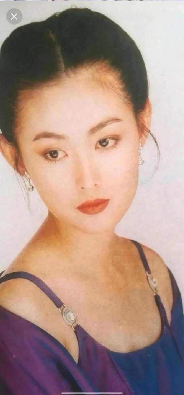 54岁潘金莲王思懿近照曝光!头发稀疏下巴尖,苹果肌肿大显苍老