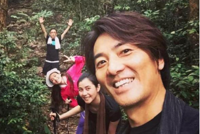 事实证明,57岁久居“日本农村”的郑伊健,早已选择另一种人生