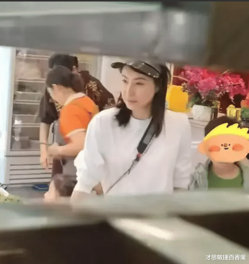 偶遇郭晶晶一家看玉龙雪山,霍启刚化身摄影师,5岁小女儿像妈妈