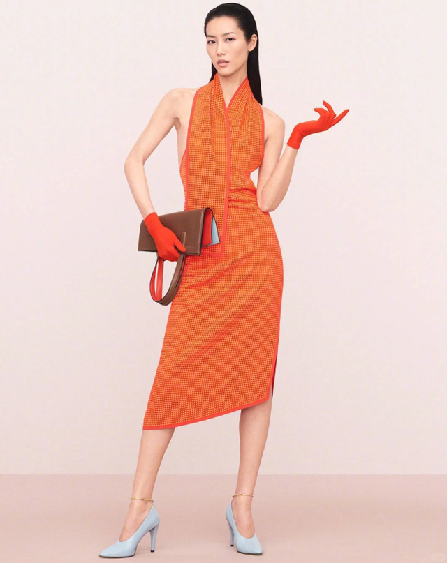 刘雯从业以来最短发型!寸头配柒光红唇大背心,比男友井柏然还帅