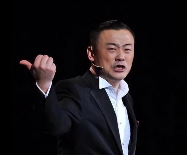 坏事做尽的周立波和胡洁，终于得到了“反噬”！如今过得怎样了？