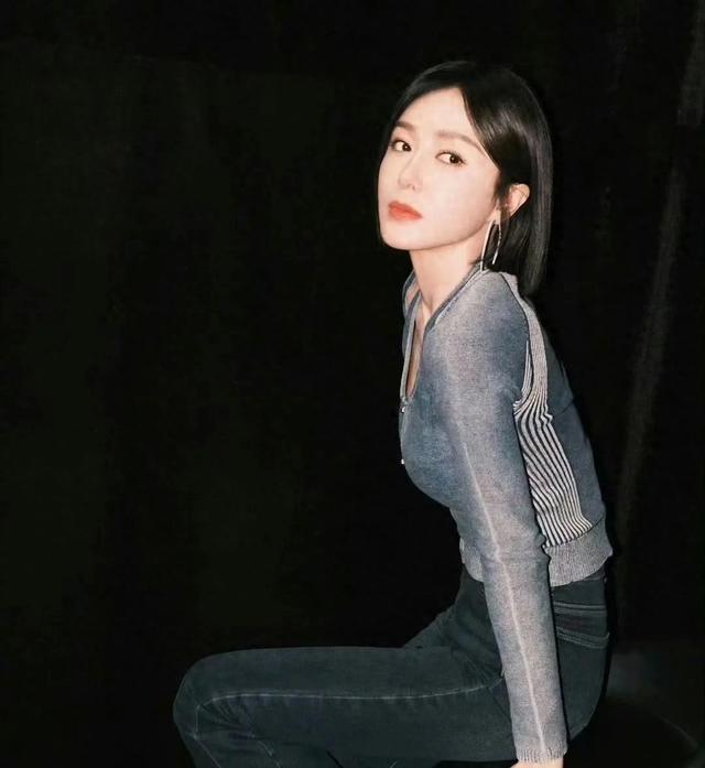 秦岚——紧身牛仔裤太有魅力了!