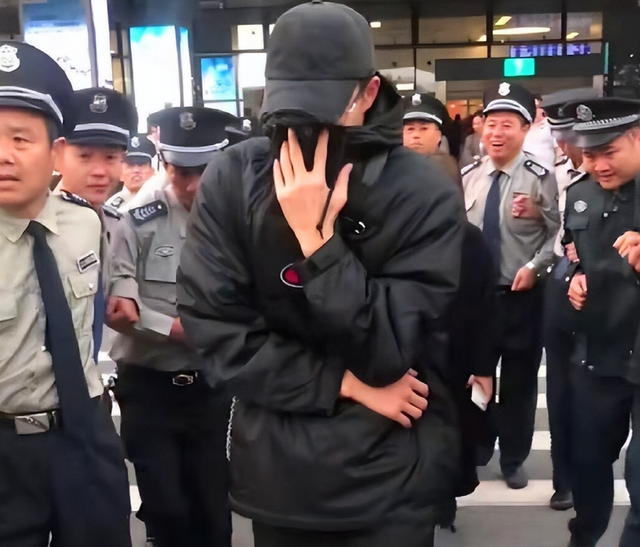 活在梦境中的7位明星:自以为咖位很大,实则无人问津,真尴尬