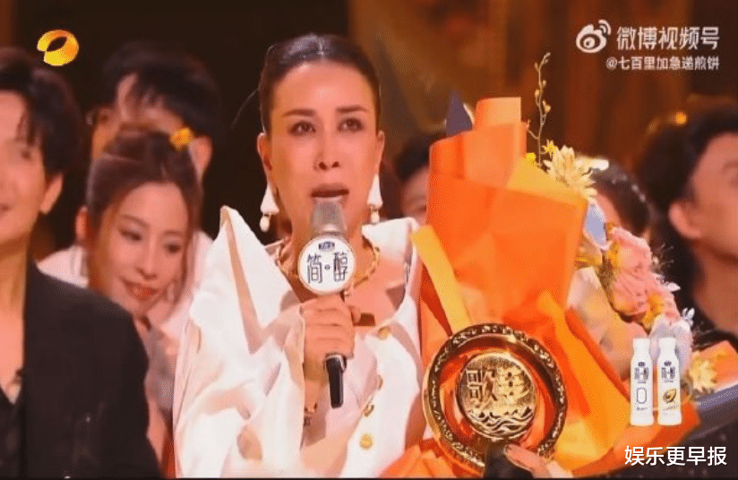 那英《歌手》夺冠爆黑箱「他忘关麦泄密」! 音档外泄:中国人必在前面