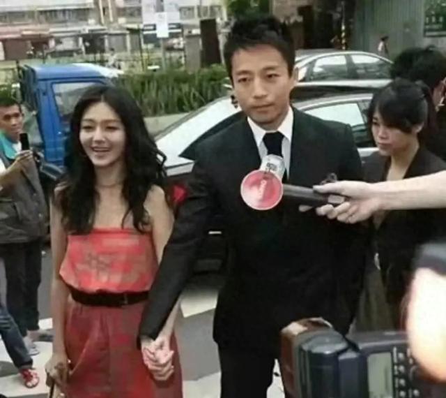 汪小菲参加大S葬礼，一条留言引发全网热议