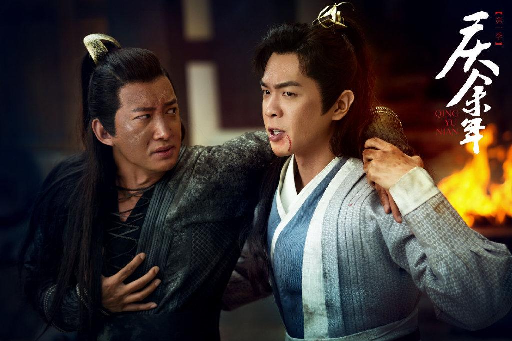 王阳陪3岁爱女户外玩雪,小公主系6000元围巾,精灵可爱神似高斯